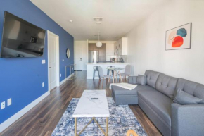 Stunning 1BD - Pool, Gym, Parking, W-D - Sleeps 4